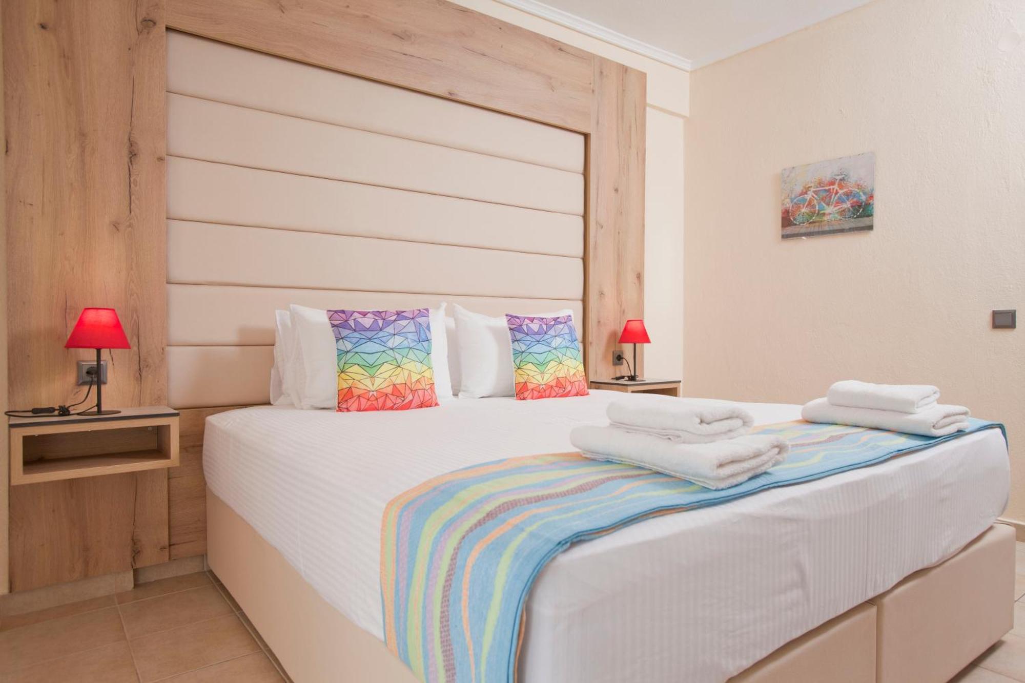 Seven Heaven Premium Suites Thessaloniki Exterior foto